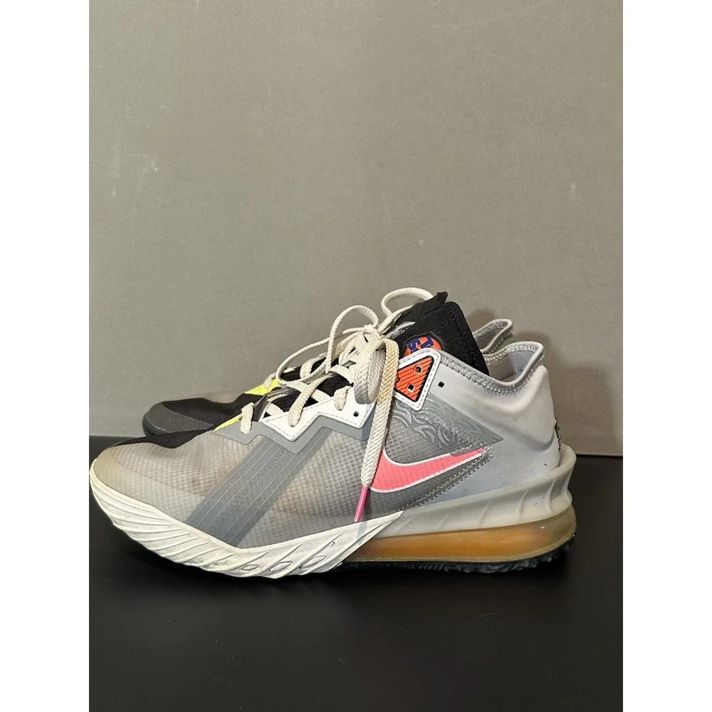 Nike LeBron 18 Space Jam Bugs Vs Martian Sneakers‎ Size 10.5
